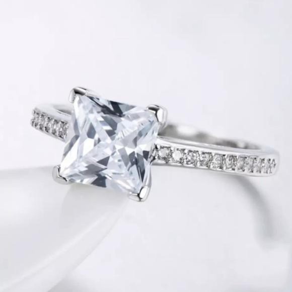 925 SILVER SQUARE DIAMOND ENGAGEMENT RING, CUTE RING, SHINY RING. - Picture 2 of 5